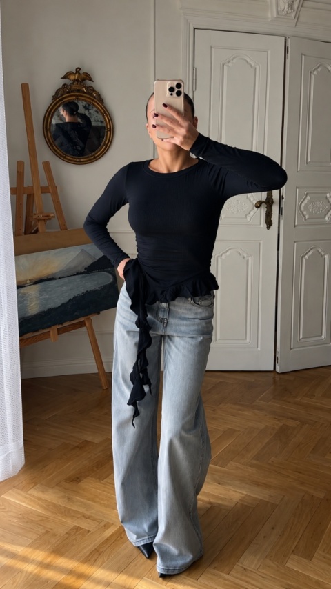 RUFFLE – bawełniana bluzka z falbanką
